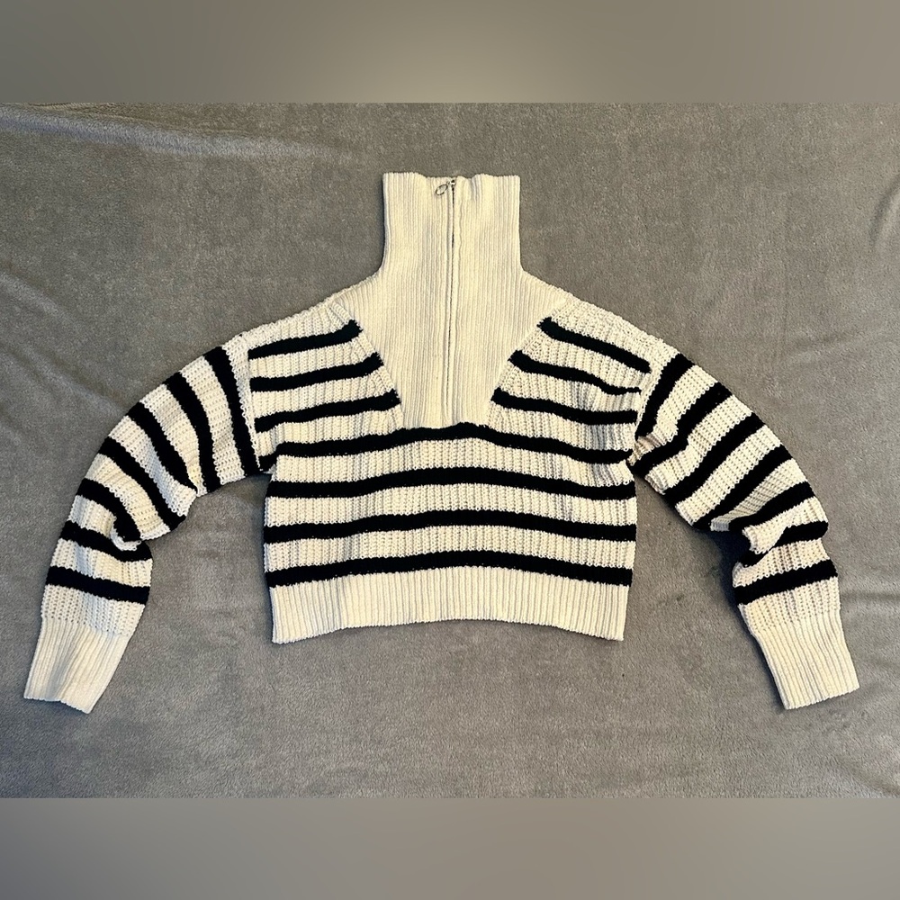 Derek Heart Black and cream Turtleneck Sweater